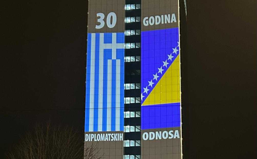 Zgrada prijateljstva u Sarajevu u bojama Grčke i BiH: Obilježeno 30 godina diplomatskih odnosa