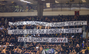 BH Fanaticosi istakli transparent posvećen Vučiću i Srbiji: "Zlo nikad ne spava"