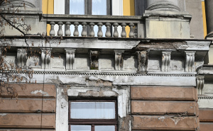 Anketa | Obrušava se fasada sarajevskog fakulteta: Koje zgrade trebaju hitnu obnovu?