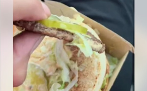 Čovjeka šokiralo šta je pronašao u burgeru iz McDonald’sa: "Prestanite jesti tamo"