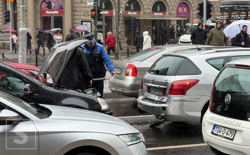 Saobraćajna nesreća u Sarajevu: Nastale velike gužve