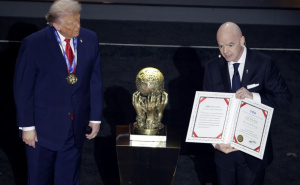 Predsjednik FIFA-e Gianni Infantino uručio Donaldu Trumpu nagradu za mir
