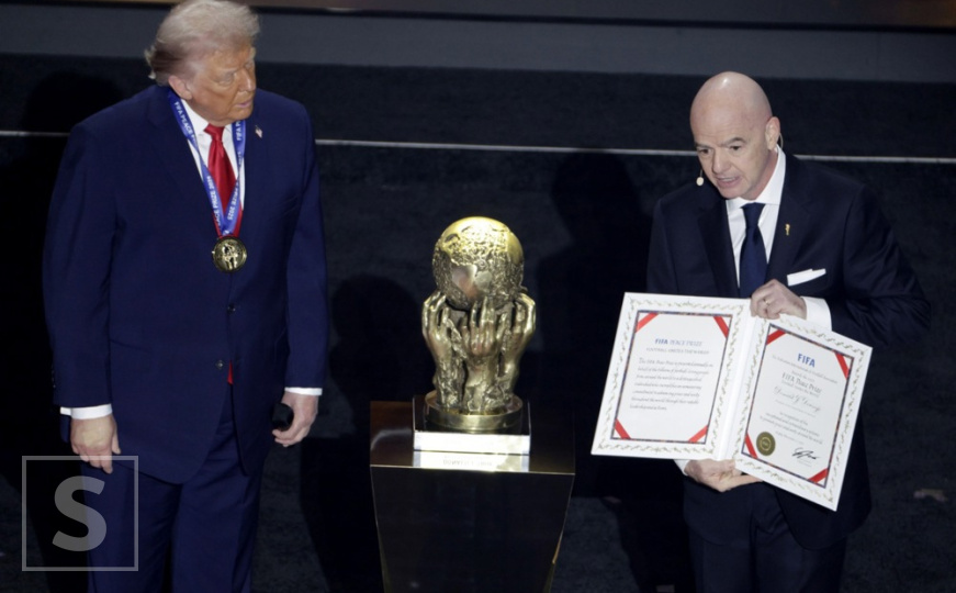 Predsjednik FIFA-e Gianni Infantino uručio Donaldu Trumpu nagradu za mir