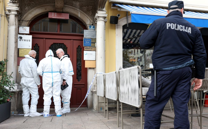 Novi slučaj femicida u Rijeci: Žena povrijeđena na stubištu, muškarac pronađen u stanu iznad