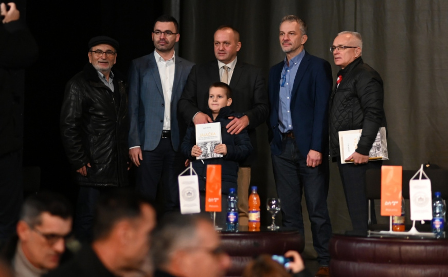 Jajce: 700 posjetilaca na promociji knjige 'Jajačka 305/705. Slavna brdska brigada Armije RBiH'