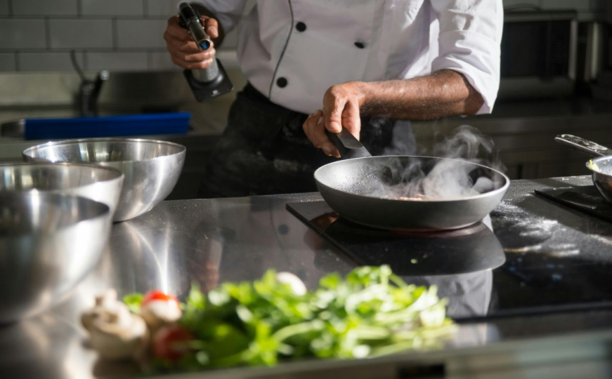 Riješite se iritirajuće pojave u kuhinji: Kako spriječiti prskanje ulja iz tave?