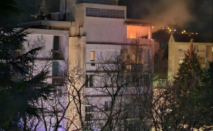 Požar u Mostaru: Gorio stan, jedna osoba spašena