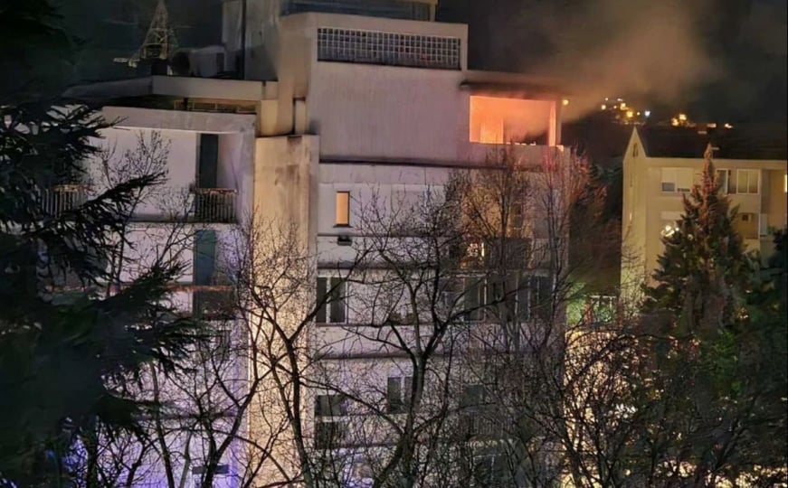 Požar u Mostaru: Gorio stan, jedna osoba spašena