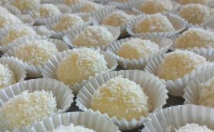 Recept za neodoljive bijele kuglice s kokosom: Gotove za samo 15 minuta