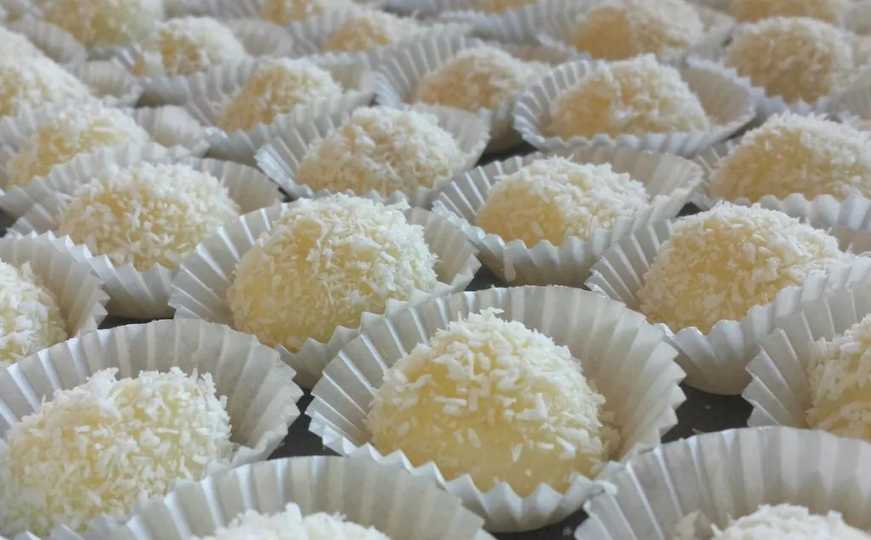 Recept za neodoljive bijele kuglice s kokosom: Gotove za samo 15 minuta