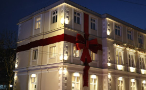 Nije mašna u Beču, nego u Sarajevu: Glavni grad BiH ponovo ukrašen prepoznatljivim dekorom