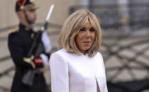 Prva dama Francuske: Brigitte Macron uvrijedila feministkinje koje su prekinule nastup komičara