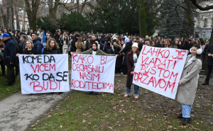 Bursać: Kako su to beogradski studenti koji se bore protiv vlasti cool, a sarajevski SDA-ćaciji?