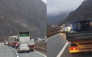 Teška nesreća na M-17: Sudarila se tri vozila, djevojka teško povrijeđena