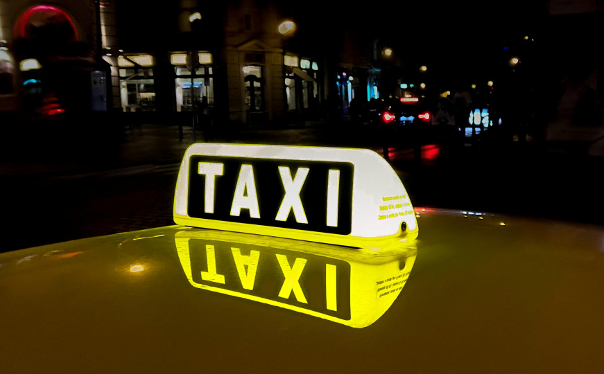 FUP i POSKOK u akciji: Pretresaju se prostorije Holand taxija