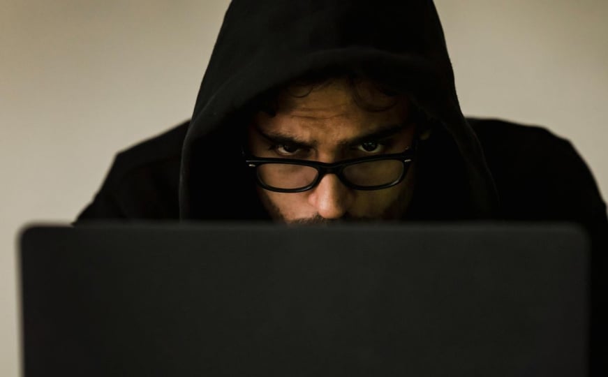 Cyber-maltretiranje u porastu: Djevojčice više izložene nasilju od dječaka