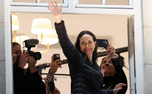 Dobitnica Nobelove nagrade za mir potajno stigla u Oslo pa se pojavila usred noći: Pogledajte snimke