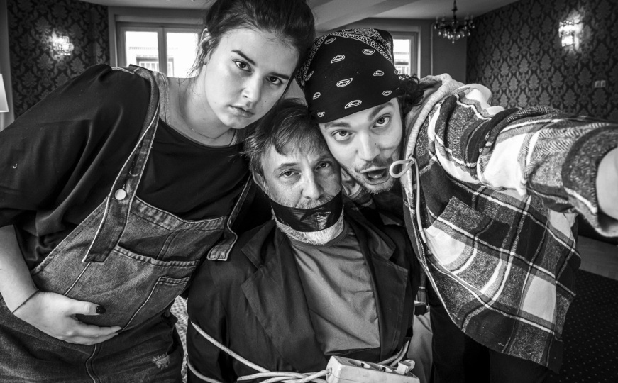 Teatar071 najavljuje premijeru dramskog komada 'Snajper' Damira Karakaša u režiji Dine Mustafića