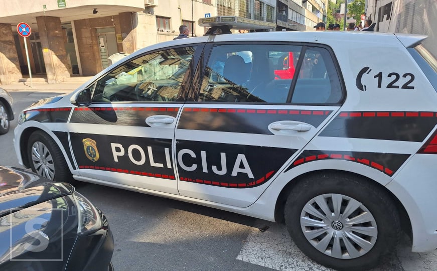 Eksplozija ispred kafića na Stupu: Policija na terenu