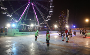 Zabava za sve generacije: Na Vilsonovom šetalištu otvoreno najveće besplatno klizalište u Sarajevu