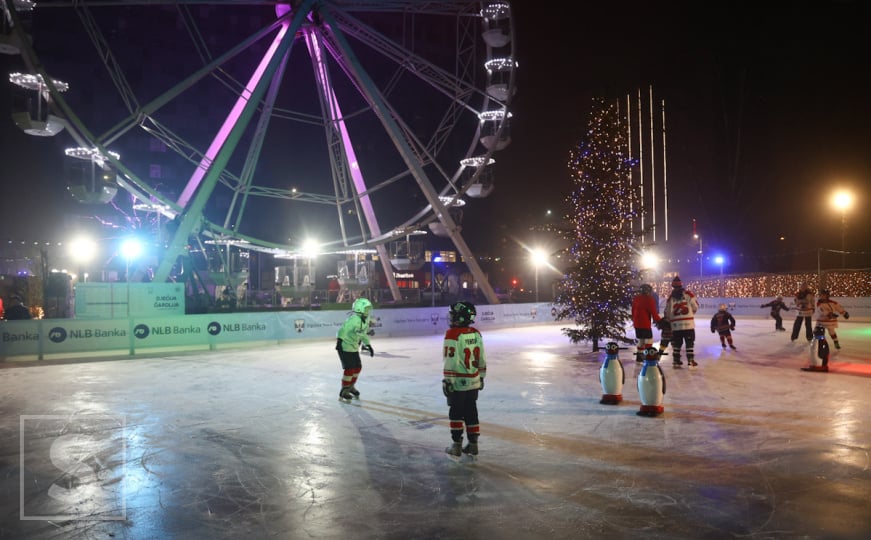 Zabava za sve generacije: Na Vilsonovom šetalištu otvoreno najveće besplatno klizalište u Sarajevu