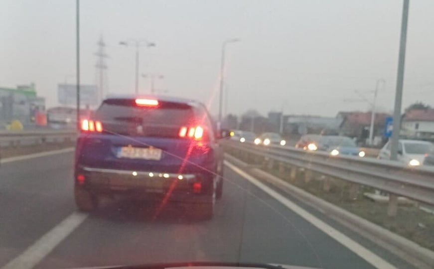 Saobraćajna nesreća kod Sarajeva: Učestvovalo više vozila, nastale velike gužve