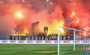 Željini Manijaci priredili bakljadu i vatromet na utakmici s Radnikom