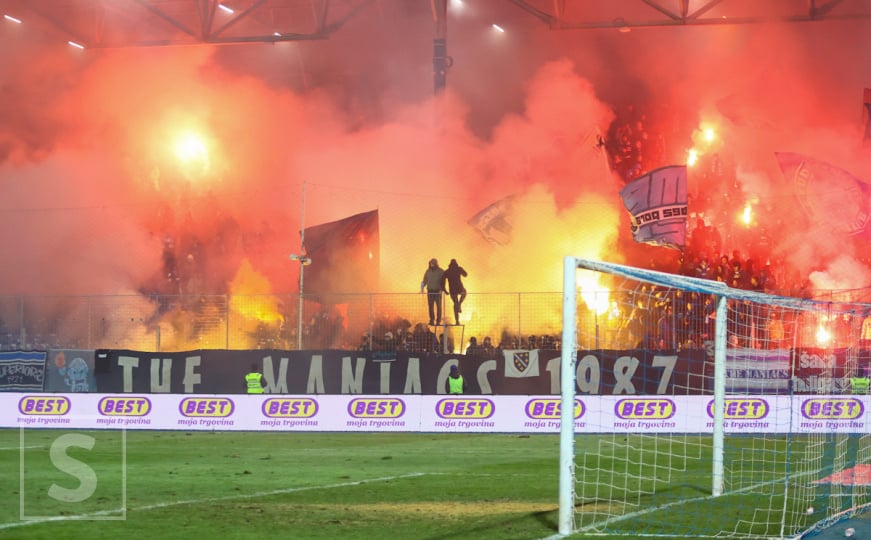 Željini Manijaci priredili bakljadu i vatromet na utakmici s Radnikom