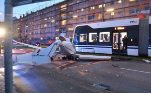 Nesvakidašnja nesreća: Avion prinudno sletio usred grada u Njemačkoj, tri osobe povrijeđene