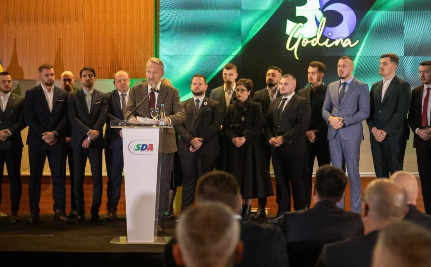 Izetbegović poručio mladima SDA: "Budite kao vaši očevi, završite ovu borbu za BiH, ali mnogo brže"