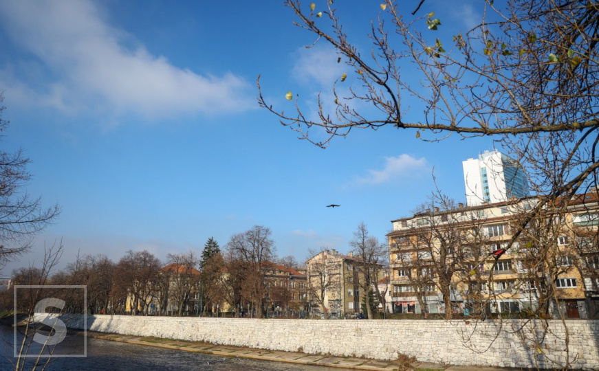 Konačno plavo nebo iznad Sarajeva, ali zrak je i danas 'umjereno zagađen'