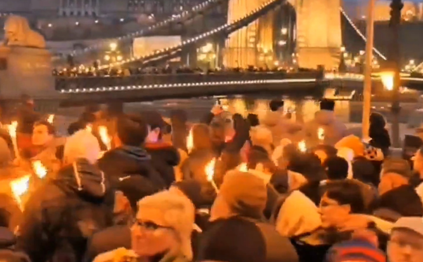 Hiljade Mađara na ulicama: "Orbane, sada je dosta. Gubi se"