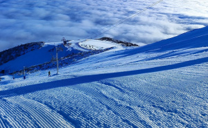 Bjelašnica i u predsezoni vrvi od gostiju: Samo tokom vikenda skijalo više od 2.000 skijaša