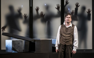 Uživajte u priči o Sarajevskoj hagadi: Dramska predstava "Sarajevski trgovac" na sceni NPS