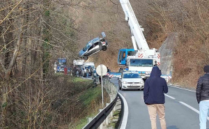Obustavljen saobraćaj između Jajca i Donjeg Vakufa, vozilo sletilo u Vrbas