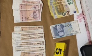 Zaplijenjena droga i oružje u Zenici: Jedna osoba uhapšena, pronađeno 16.000 KM
