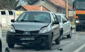 Nesreća u Sarajevu: Sudar tri vozila, policija i hitna na terenu