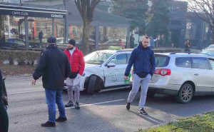 Nesreća u Sarajevu: Vozač vozio u suprotnom smjeru pa pobjegao nakon udesa