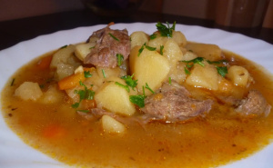 Ideja za najbrži nedjeljni ručak: Krompir gulaš u pretis loncu