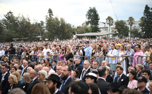 Hiljade građana odalo počast žrtvama masovne pucnjave na Bondi Beachu