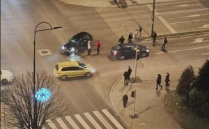 Saobraćajna nesreća na Čengić Vili: Sudarila se dva automobila na raskrsnici, nastale gužve