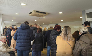 Gužve na šalterima ZZO KS: Građani dolaze po nove elektronske zdravstvene knjižice