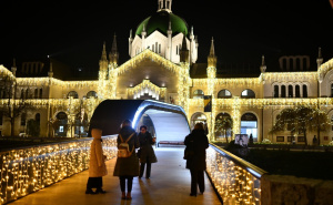 Sarajevo u prazničnom ruhu: Svjetlosna čarolija krasi Akademiju likovnih umjetnosti i Festinu Lente