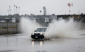Snažna oluja pogodila Kaliforniju: Troje mrtvih, zatvorene ceste i veliki nestanak struje