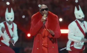 Pogledajte spektakl o kojem bruji internet: Legendarni Snoop Dogg i 10 minuta božićne NFL čarolije