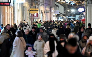 Sarajevo puno života: Ulice grada krcate građanima i turistima, pogledajte šta smo zabilježili