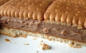 Recept za slasticu 'po starinski': Brzi kolač od keksa i šlaga