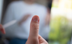 Upaljena zanoktica: Kako je sanirati kod kuće, a kad je vrijeme za odlazak ljekaru