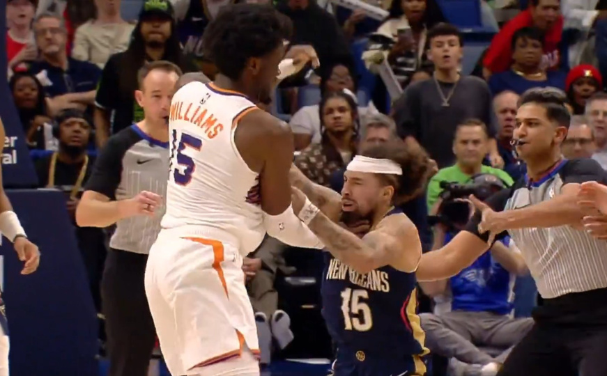 Sijevale pesnice
(VIDEO) #NBA #Tucnjava