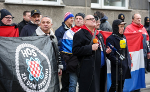 Desničari došli pred stan gradonačelnika Zagreba: Pjevaju Thompsonove pjesme